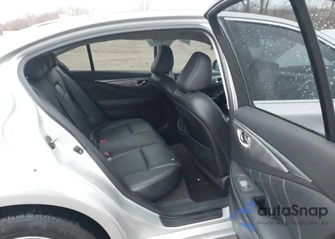 2016 Infiniti Q50 2.0T Base/2.0T Premium z USA, uszkodzony, nr VIN JN1CV7AR2GM251810